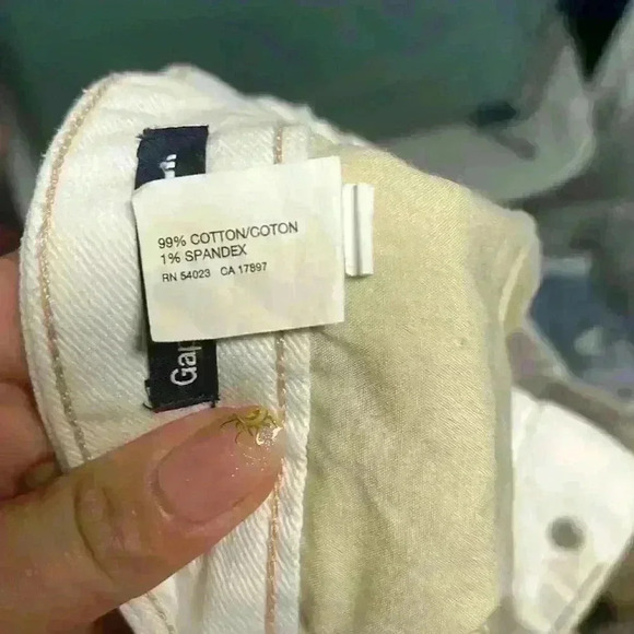 Gap Flare Mid-Rise White Jeans - Picture 8 of 8